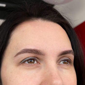 Після процедури корекція та фарбування брів фарбою.