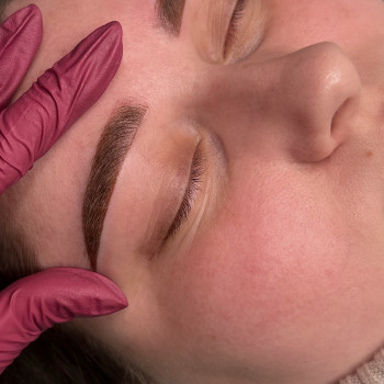 Перманент брів поновлення через 2 роки після першої процедури.