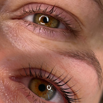 До та після ламінування вій.