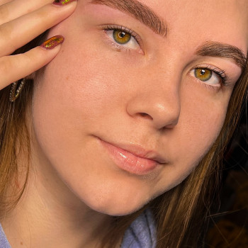 Корекція та фарбування брів фарбою.