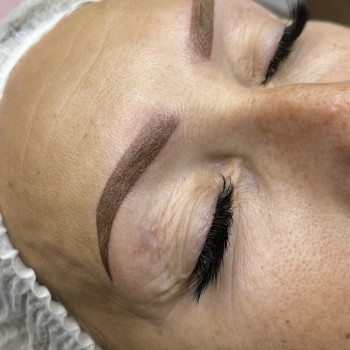 Перманент мінеральними пігментами, первинна процедура.