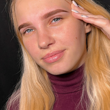 Оформлення брів: корекція та фарбування брів фарбою.