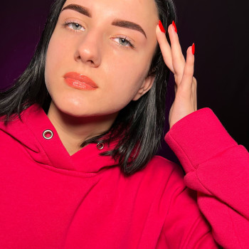 Корекція брів та фарбування хною.