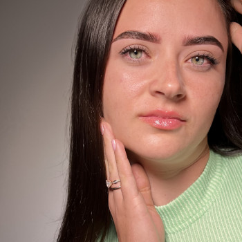 Перманент брів мінеральними пігментами.