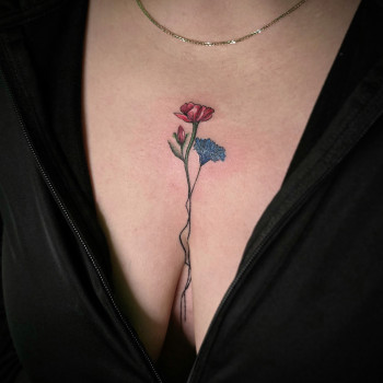 Цветные цветы на груди, фото - тату мастер Людмила Сурченко