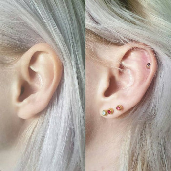 пірсинг для літньої пані в різних кольорах за її бажанням - вдячна. задоволена роботою майстра тому...