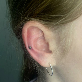 поєднання різних сережок для пірсингу мочки та хрящя - пацієнтка задоволена і рекомендую майстра под...