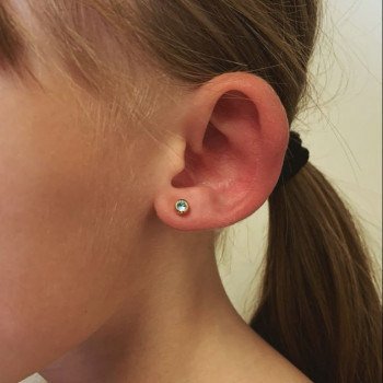 первинний пірсинг мочки з знеболенням - дівчинка і мама задоволені і вдячні фахівцю -все швидко заго...