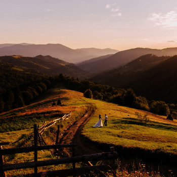 Весільна фотосесія у місті в горах, фото - Весільний фотограф Анна Шаульська