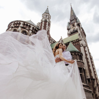 Весільна фотосесія у місті з фатою, фото - Весільний фотограф Анна Шаульська