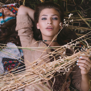 Фотосессия в поле будуарная портретная, фото - Свадебный фотограф Анна Шаульская