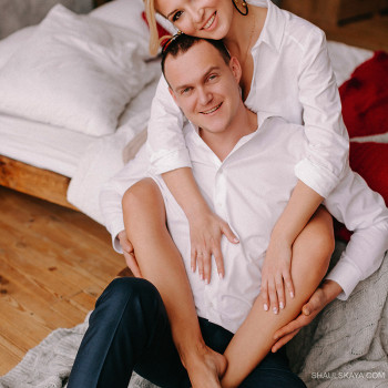 фотосесія у студії, фотосесія пари, фотосесія у сорочці, фотосесія лав сторі