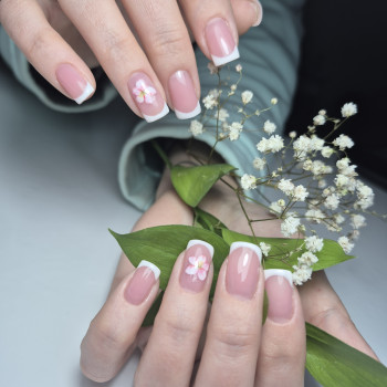  #французькийманікюр #веснянийманік #гарнінігті #гелевакорекція #