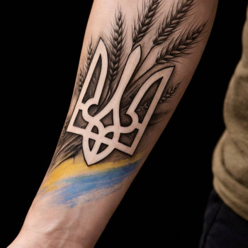 Патриотическая татуировка 
Бронь мест на сеансы тату, фото - салон красоты New Look