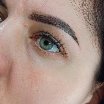 Корекція фарбування брів