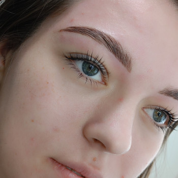 Ламінування фарбування корекція брів