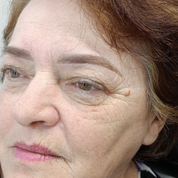 Корекція фарбування брів