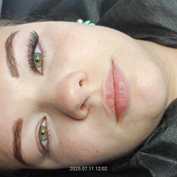 Нарощування вій