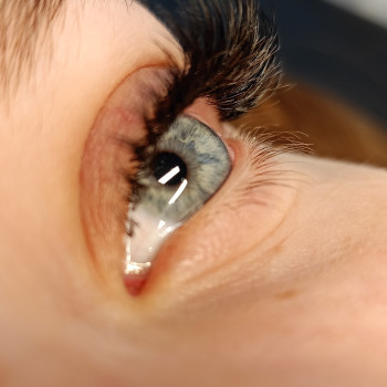 Нарощування вій