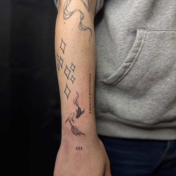 На руке рыба, фото - тату мастер Інна Глинківська