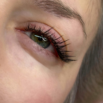 3D с лучиками
Изгиб L, фото - салон красоты Lash Academy