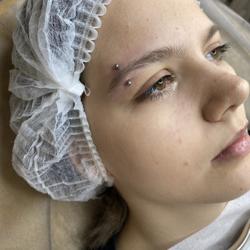 Пірсинг брови