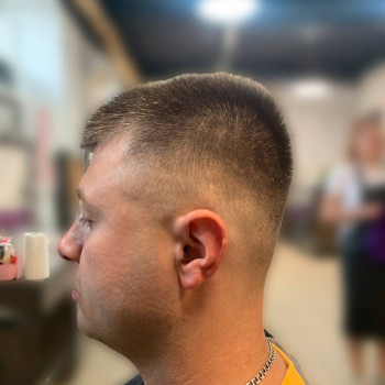 Чоловіча стрижка