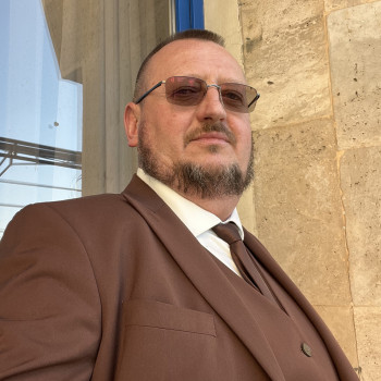 Офіціоз… зустрічають по…