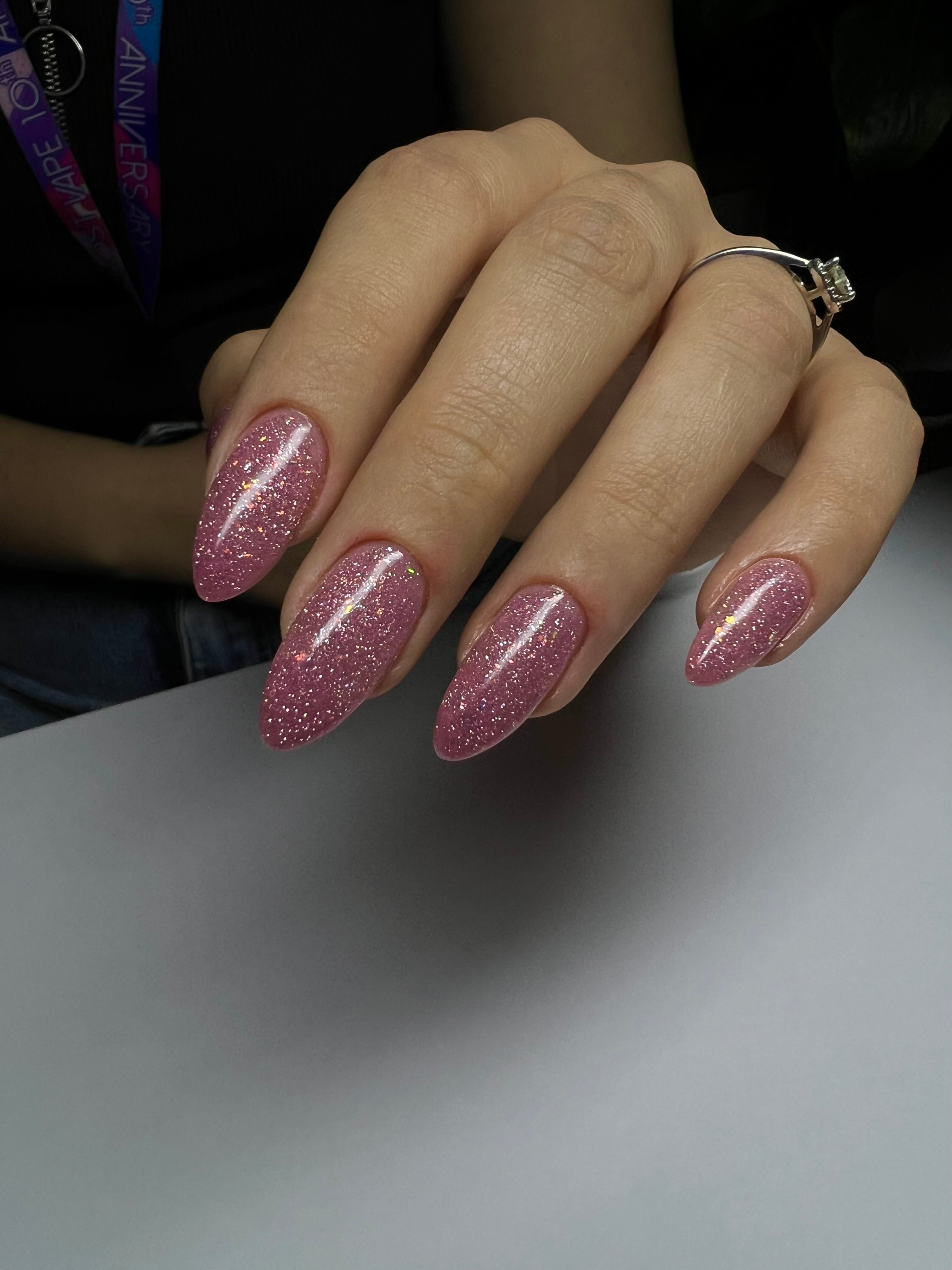 Маникюр миндаль красивый блестящий, фото - Мастер маникюра Юлия Калинкина