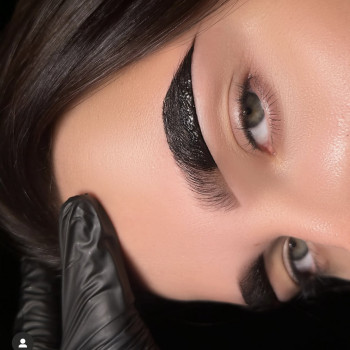 Окрашивание и коррекция бровей краской 300 гр время работы 50 мин