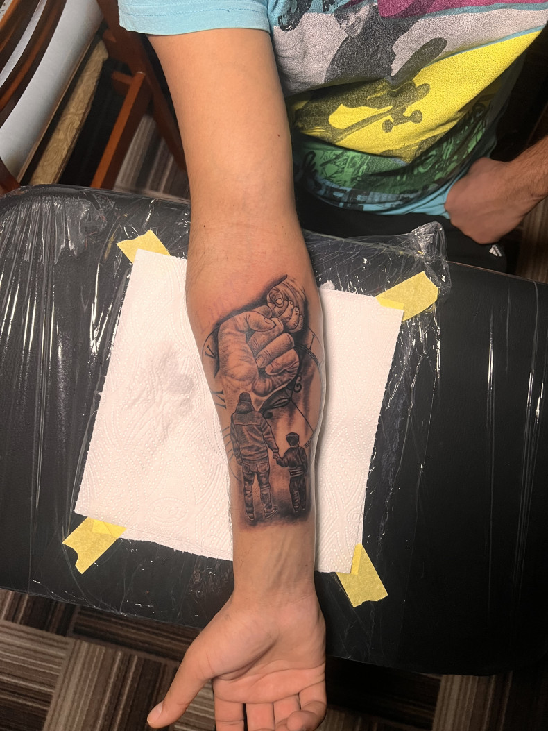 Для хлопців на руці батько та син, фото - Тату майстер Олег Николаевич