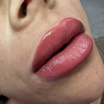 Перманент губ відразу після процедури