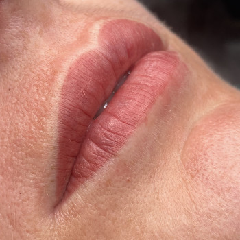 Перманентний макіяж губ