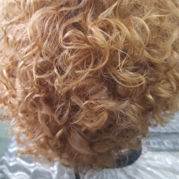 Завивка на фарбоване волосся