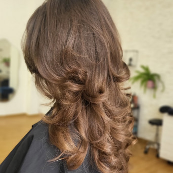 Стрижка каскад на средние волосы женская, фото - Парикмахер Кристина Лебедева