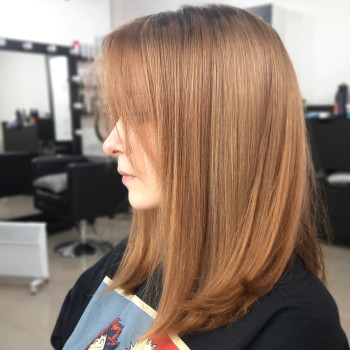 Жіноча стрижка з чолкою укладка на середнє волосся, фото - Перукар Христина Лебедєва