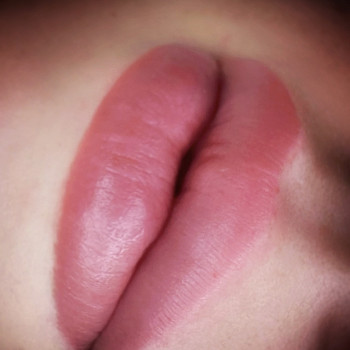 Акварельні губи