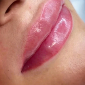 Акварельні губи