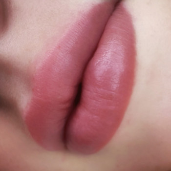 Акварельні губи