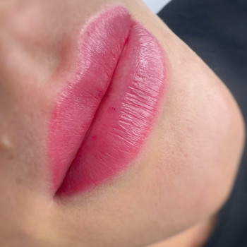 Акварельні губи