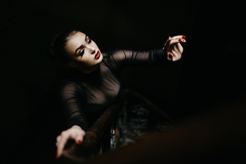 Фотосесія в піджаку для дівчини на чорному фоне індивідуальна, фото - Весільний фотограф Тарас Нога