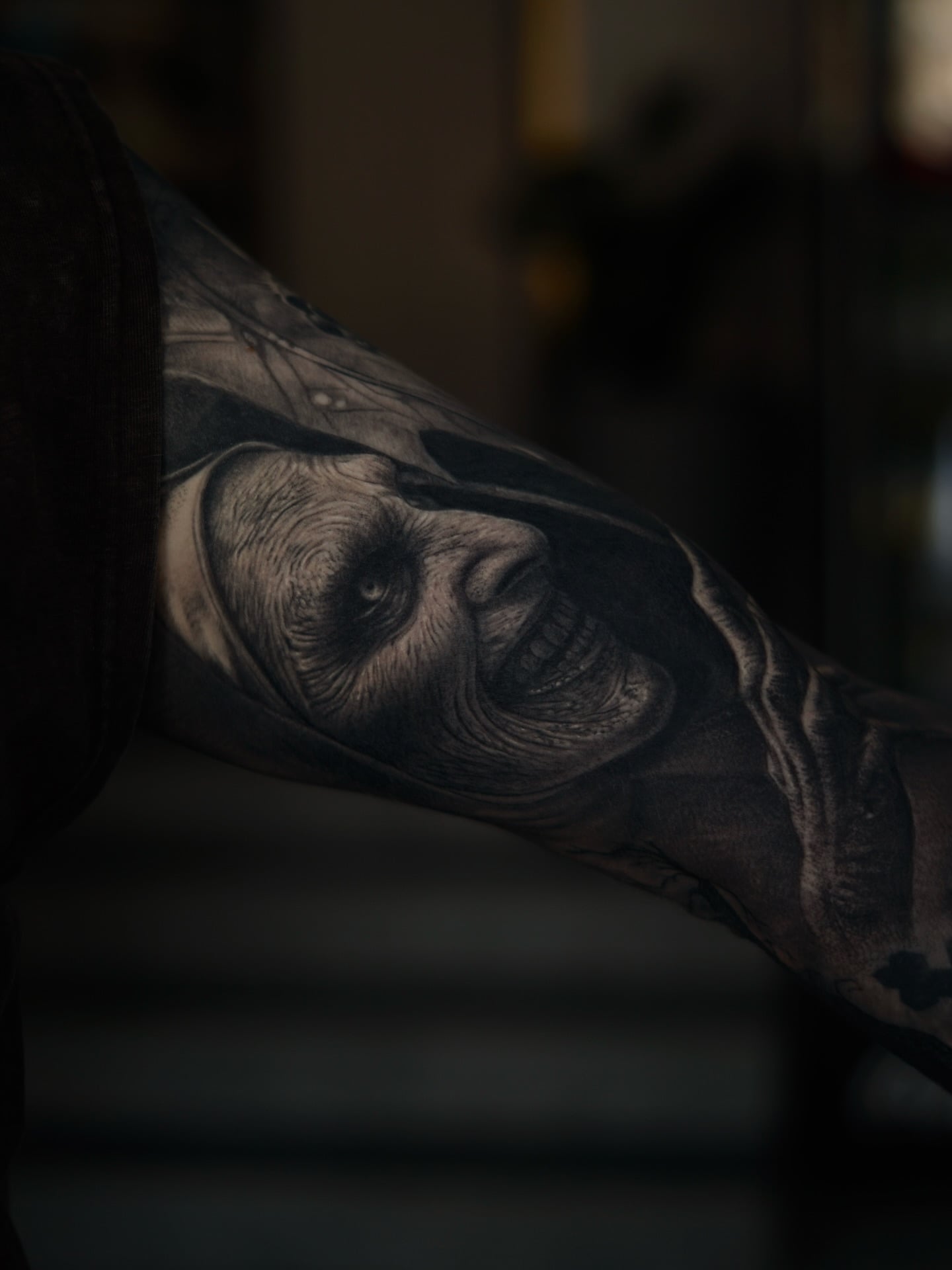 Мужские на руке реализм, фото - Тату салон TATTOO LAMARCH