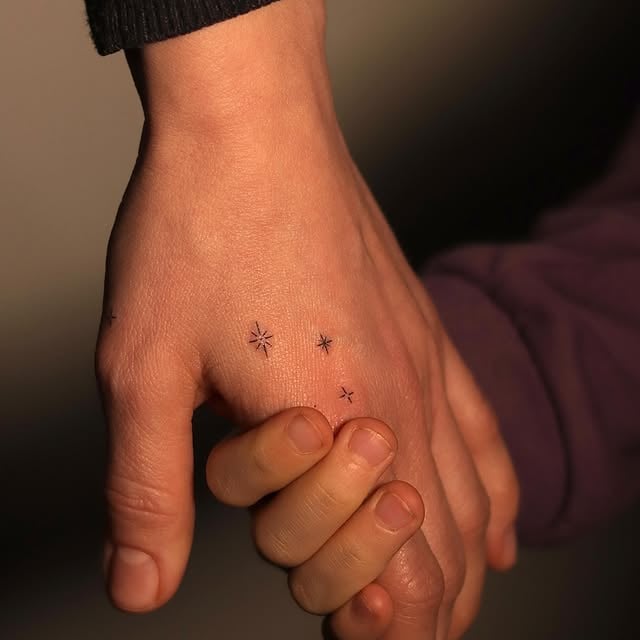 Чорно-білі на кисті мінімалізм, фото - Тату салон TATTOO LAMARCH