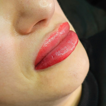 Татуаж губ в технике амбре