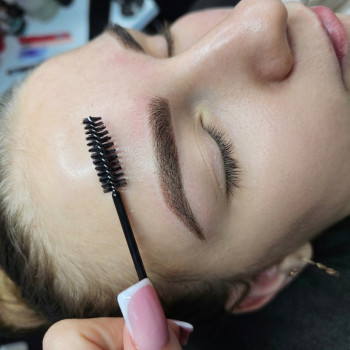 Перманентний татуаж бровей