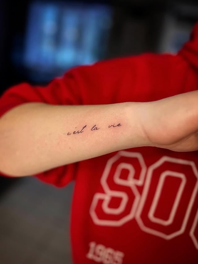 Женские на запястье черно-белые, фото - Тату салон TATTOO LAMARCH