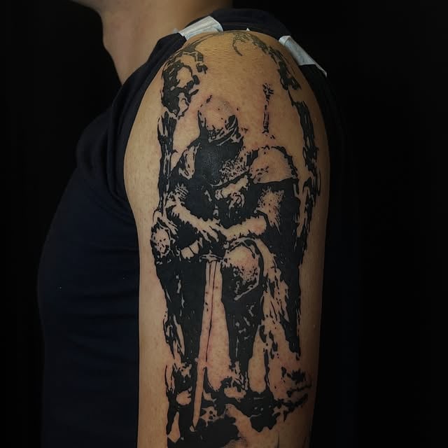 Для хлопців на плечі меч, фото - Тату салон TATTOO LAMARCH