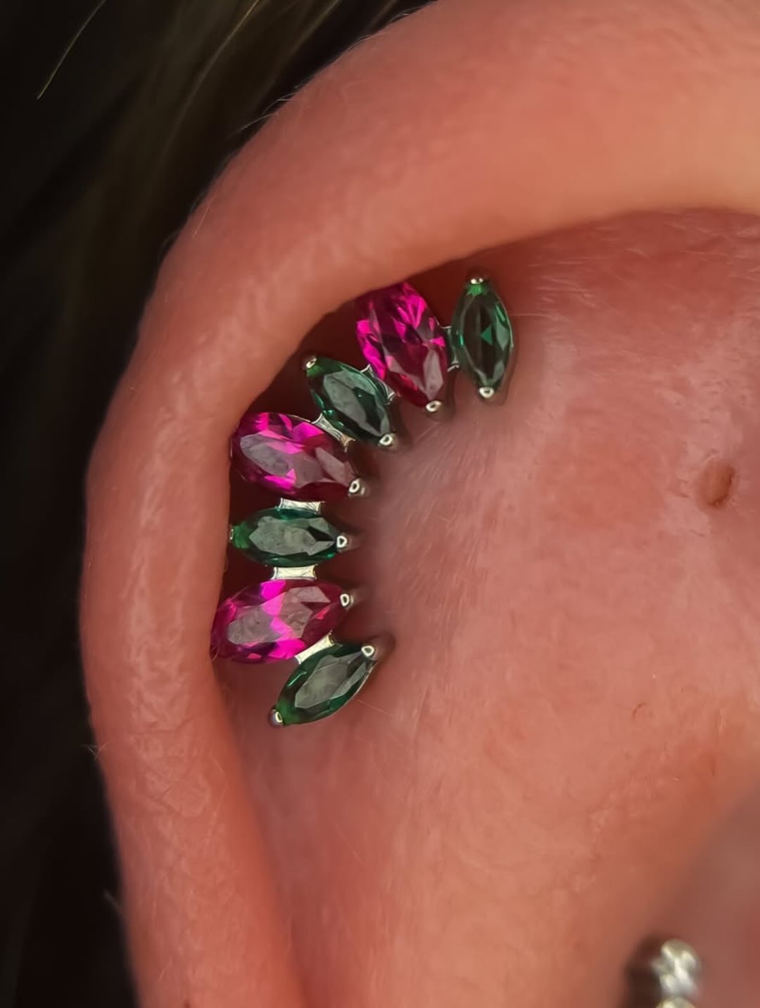 Пірсинг вуха хелікс, фото - Тату салон TATTOO LAMARCH