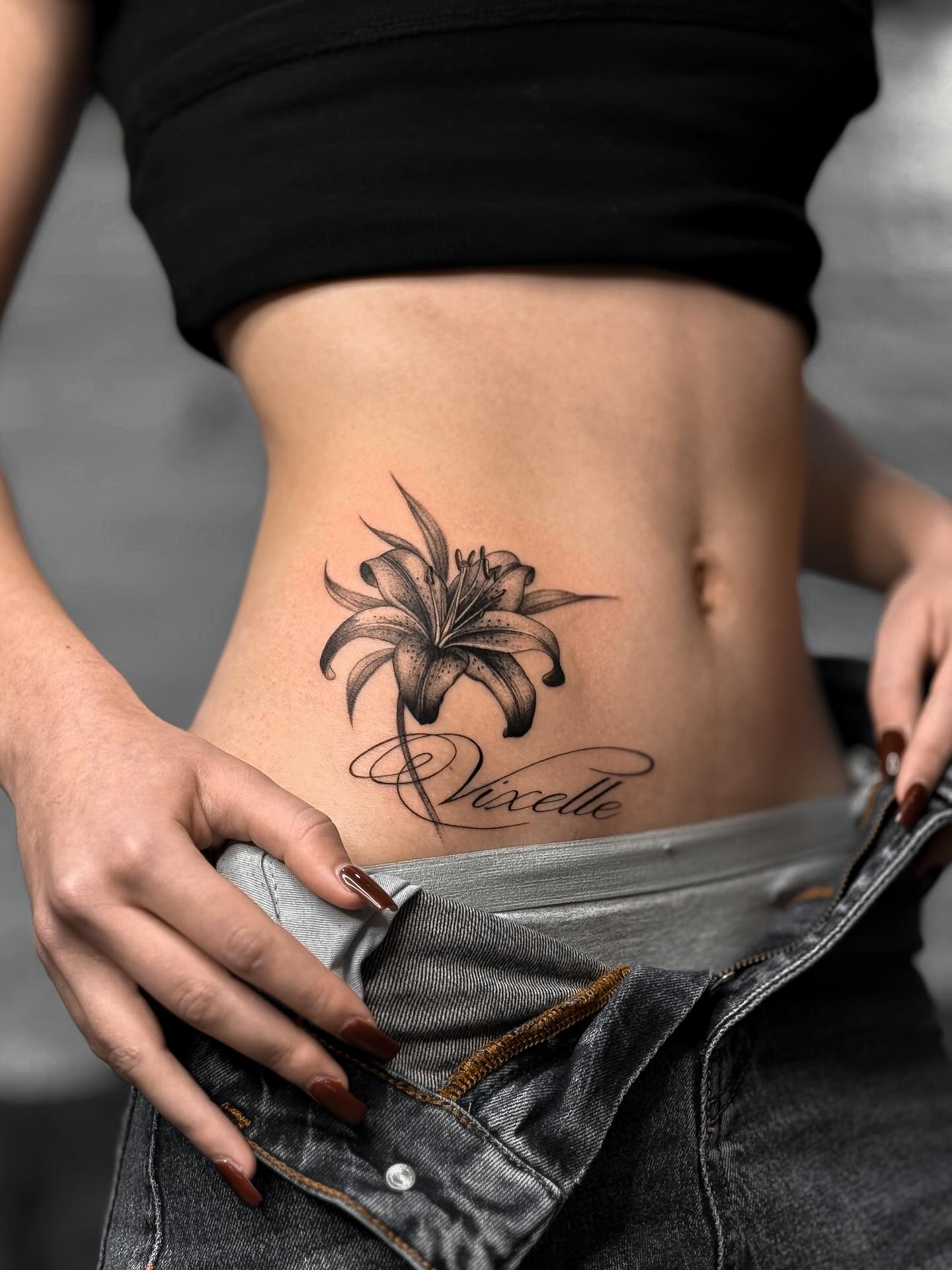 Для дівчат чорно-білі квіти, фото - Тату салон TATTOO LAMARCH