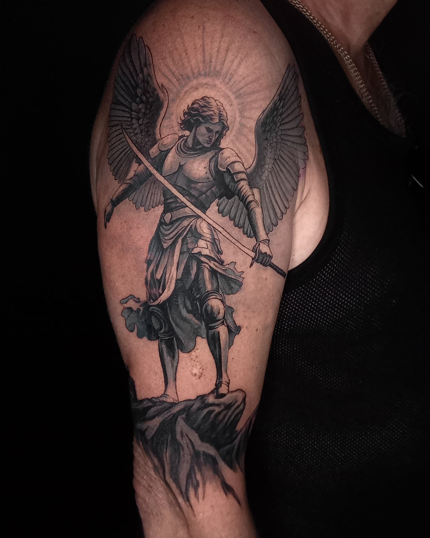Для хлопців на руці плечі, фото - Тату салон TATTOO LAMARCH